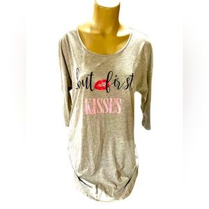 New York & Company But First Kisses Night Shirt Pj’s Size Medium Long Tshirt